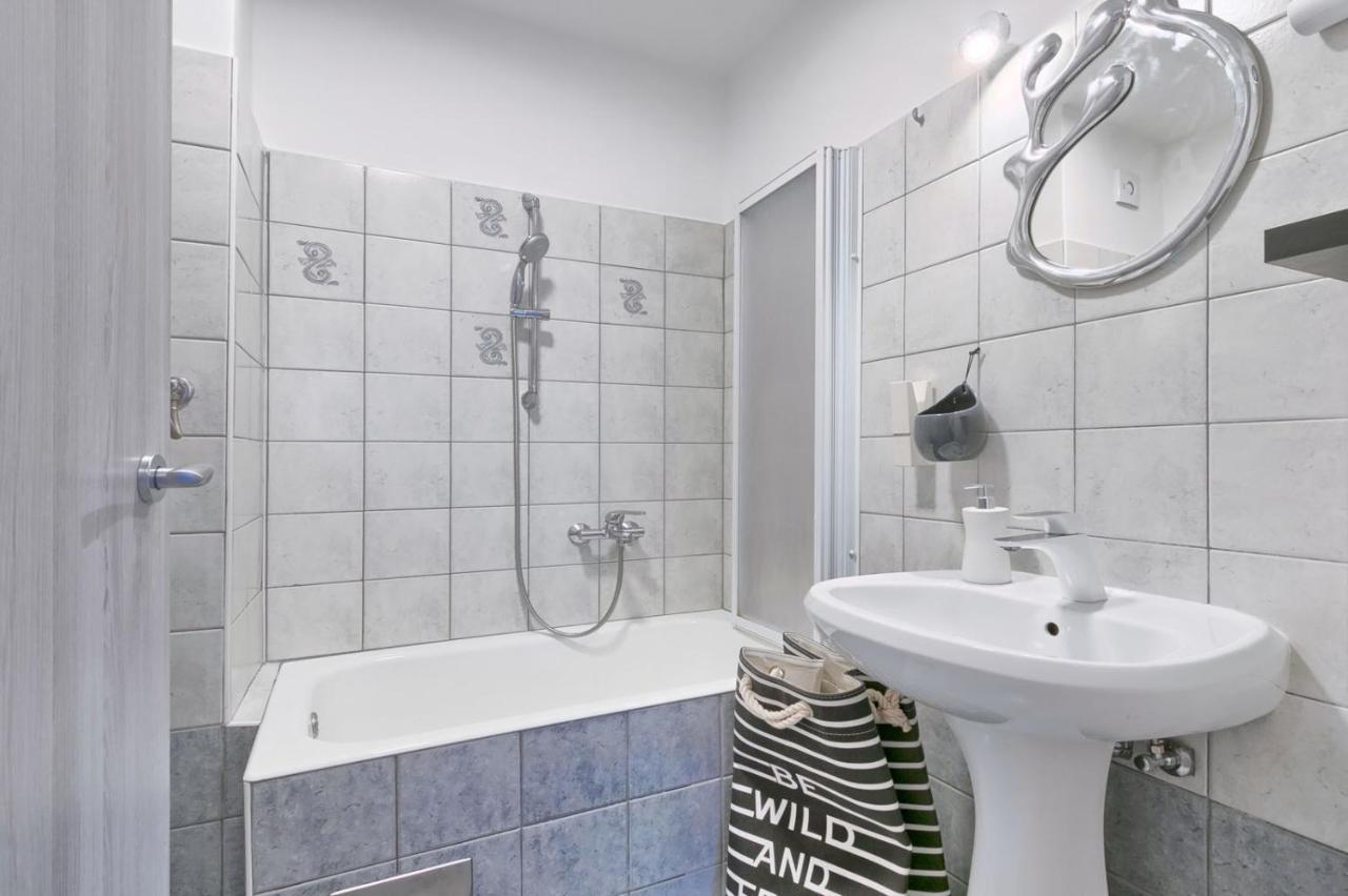 Modern Oasis Apartment Пула Экстерьер фото