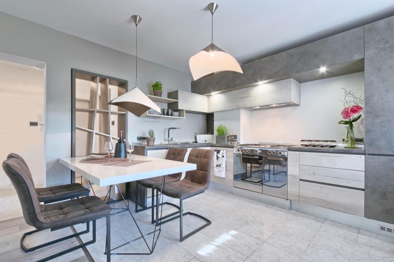 Modern Oasis Apartment Пула Экстерьер фото