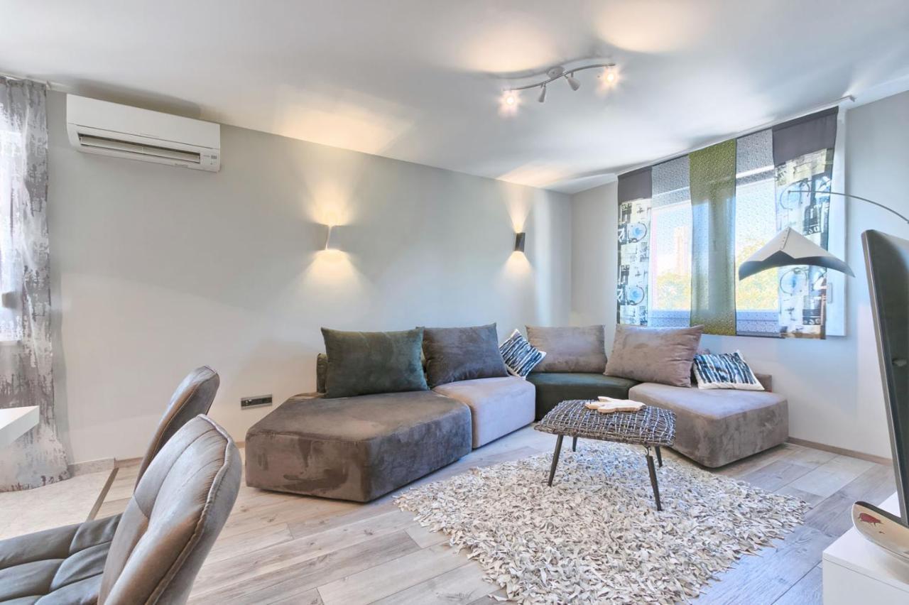 Modern Oasis Apartment Пула Экстерьер фото